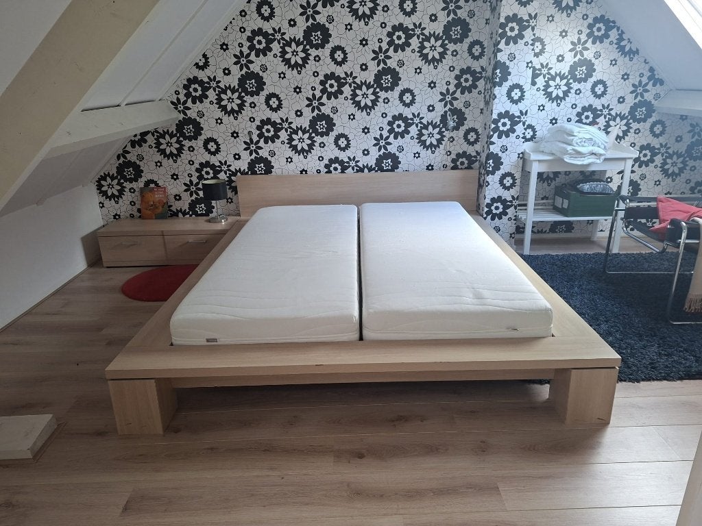 Bed met Heel weinig gebruikte matrassen, Ophalen, Gebruikt, Tweepersoons, Overige maten
