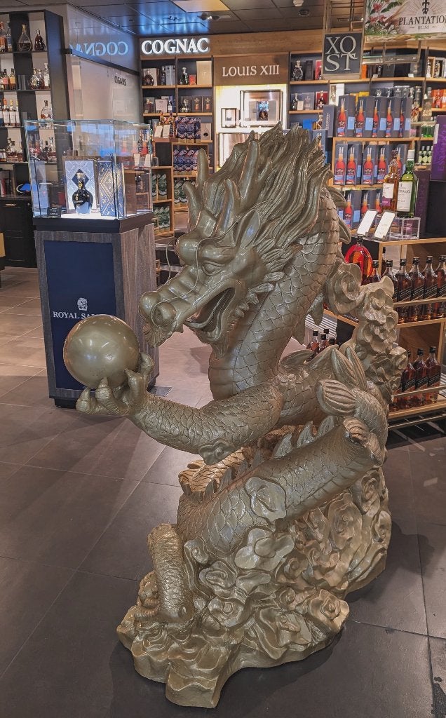 Chinese gouden draak beeld, Antiek en Kunst, Kunst | Beelden en Houtsnijwerken, Ophalen, 1 meter - 2 meter, Beeld, Hout