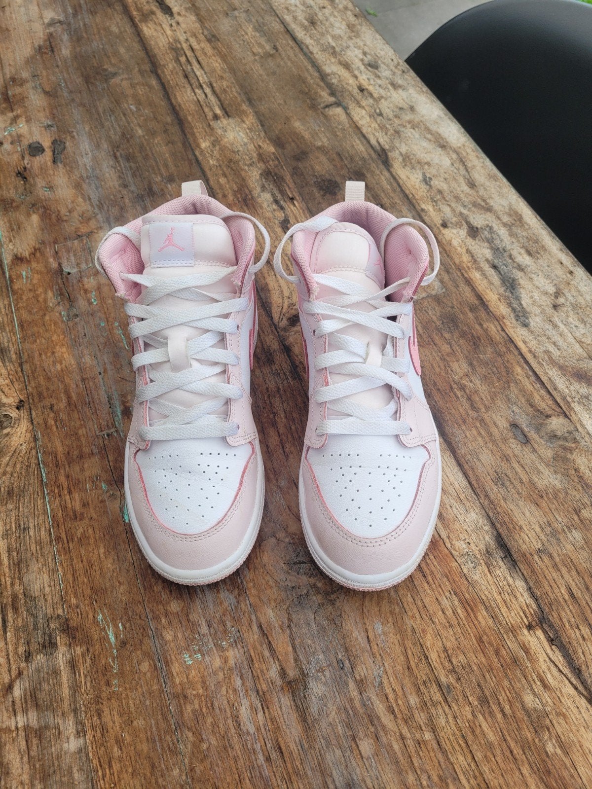 Roze Jordan sneakers maat 34, Meisje, Sportschoenen, Ophalen of Verzenden, Zo goed als nieuw