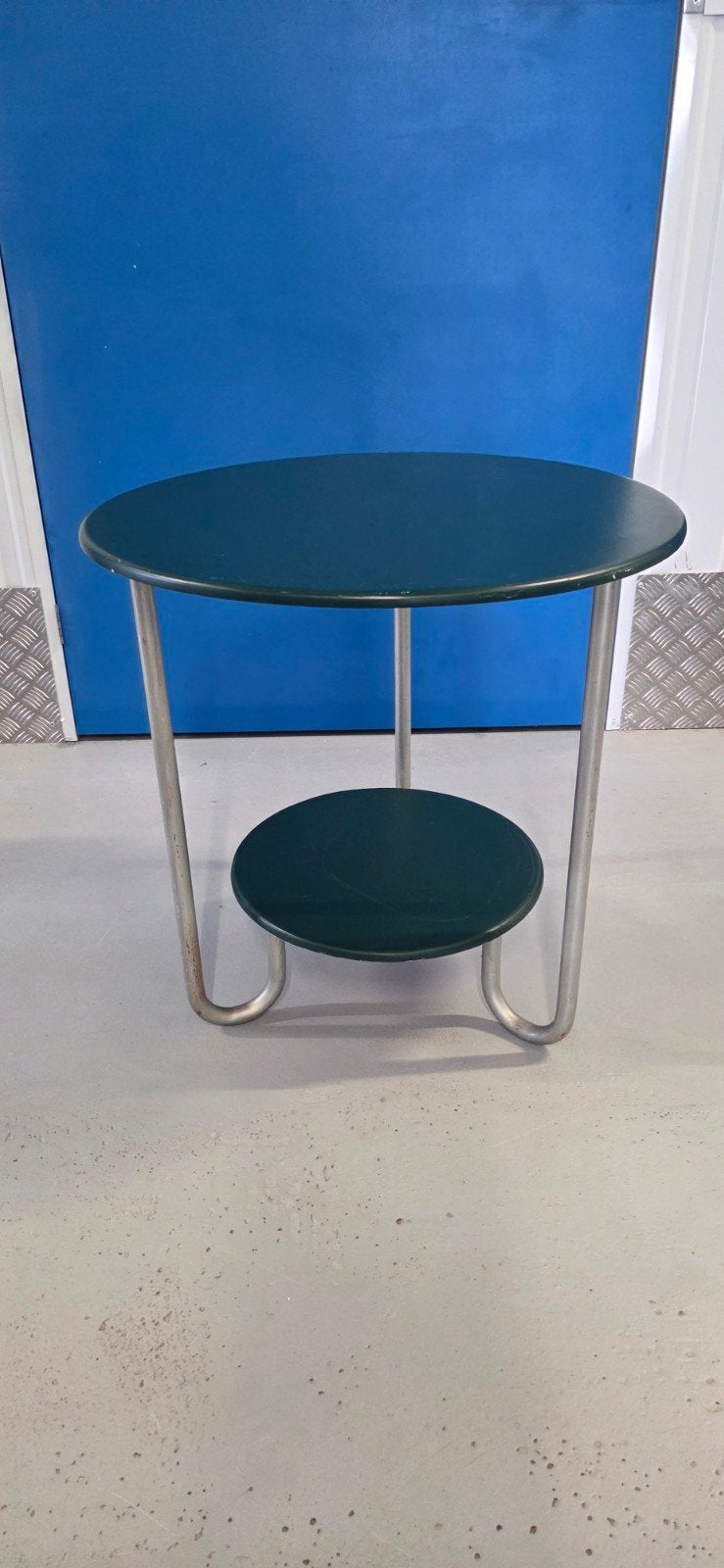 Ronde Bauhaus bijzettafel met twee plateaus, groen en metaal, Ophalen, Gebruikt, Metaal of Aluminium, Rond
