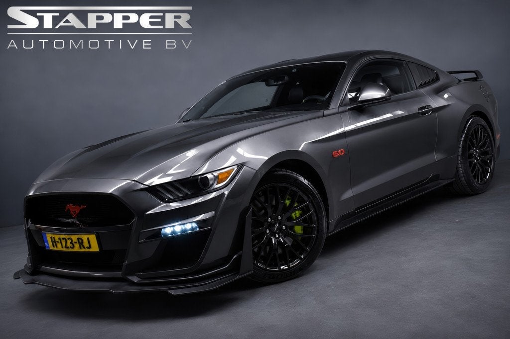Ford Mustang Fastback 5.0 GT 422pk Automaat Carplay/Xenon/Le, Auto's, Ford, Automaat, Gebruikt, Leder, Bedrijf