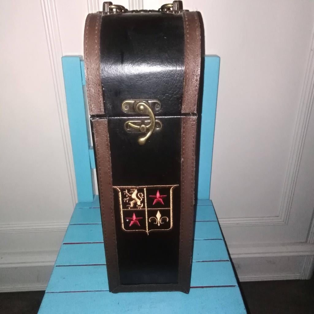 Leuk wijnkistje met wapenschild opdruk, Ophalen, Minder dan 50 cm, Gebruikt, Minder dan 50 cm