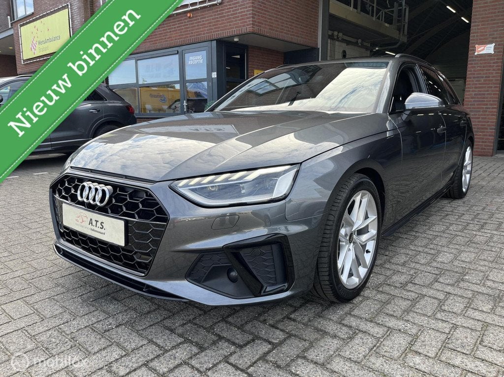 Audi A4 Avant 35 TFSI S-LINE MATRIX*PANO-DAK*CAMERA*TREKHAAK, Gebruikt, Euro 6, 4 cilinders, A4