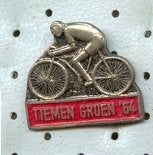 Speldje TIEMEN GROEN WIELRENNEN 1964 (A4), Ophalen of Verzenden, Gebruikt, Overige onderwerpen