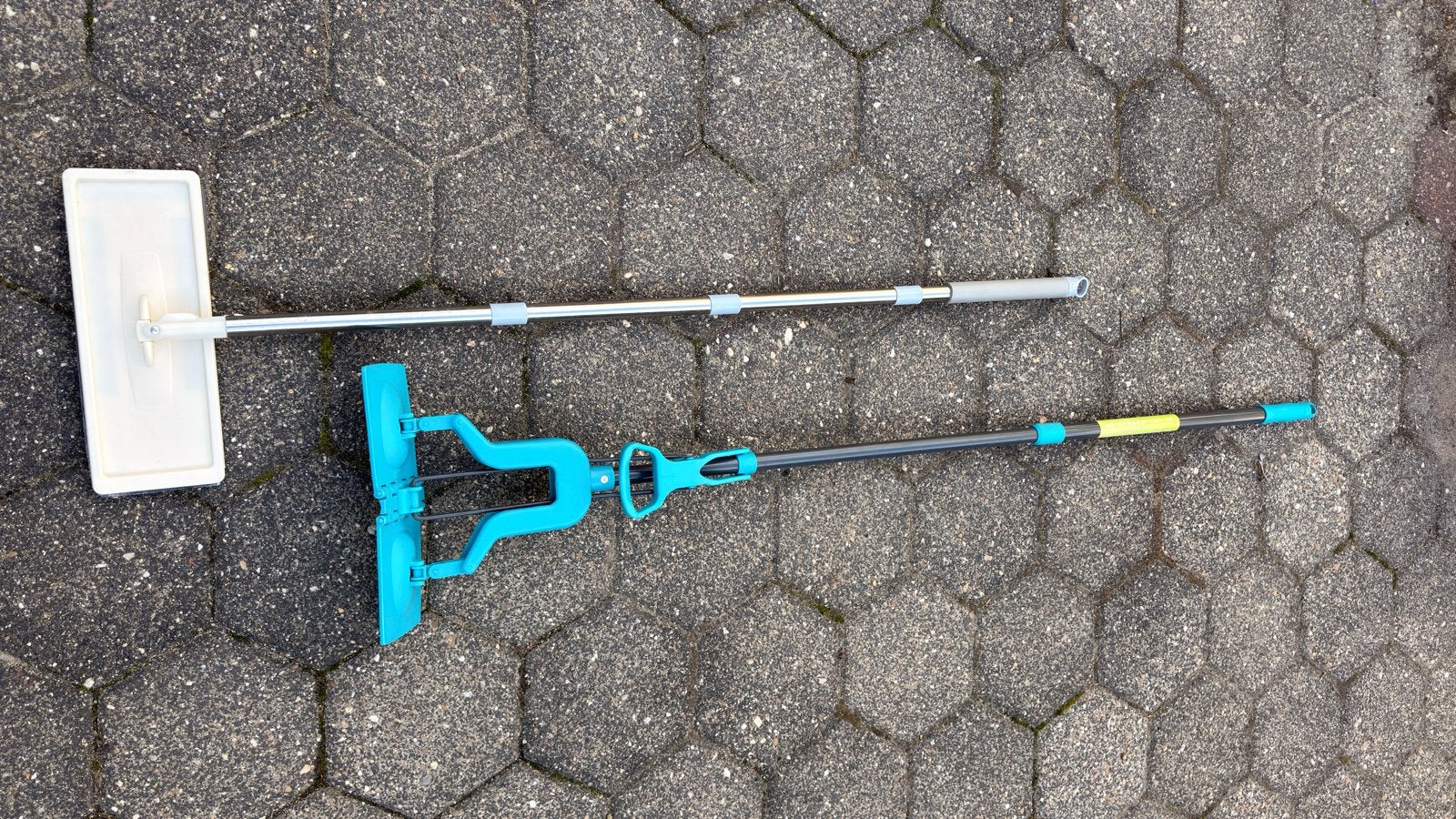 Gratis Set van 2 Mopsystemen met Telescoopstelen, Ophalen, Mop of Dweil