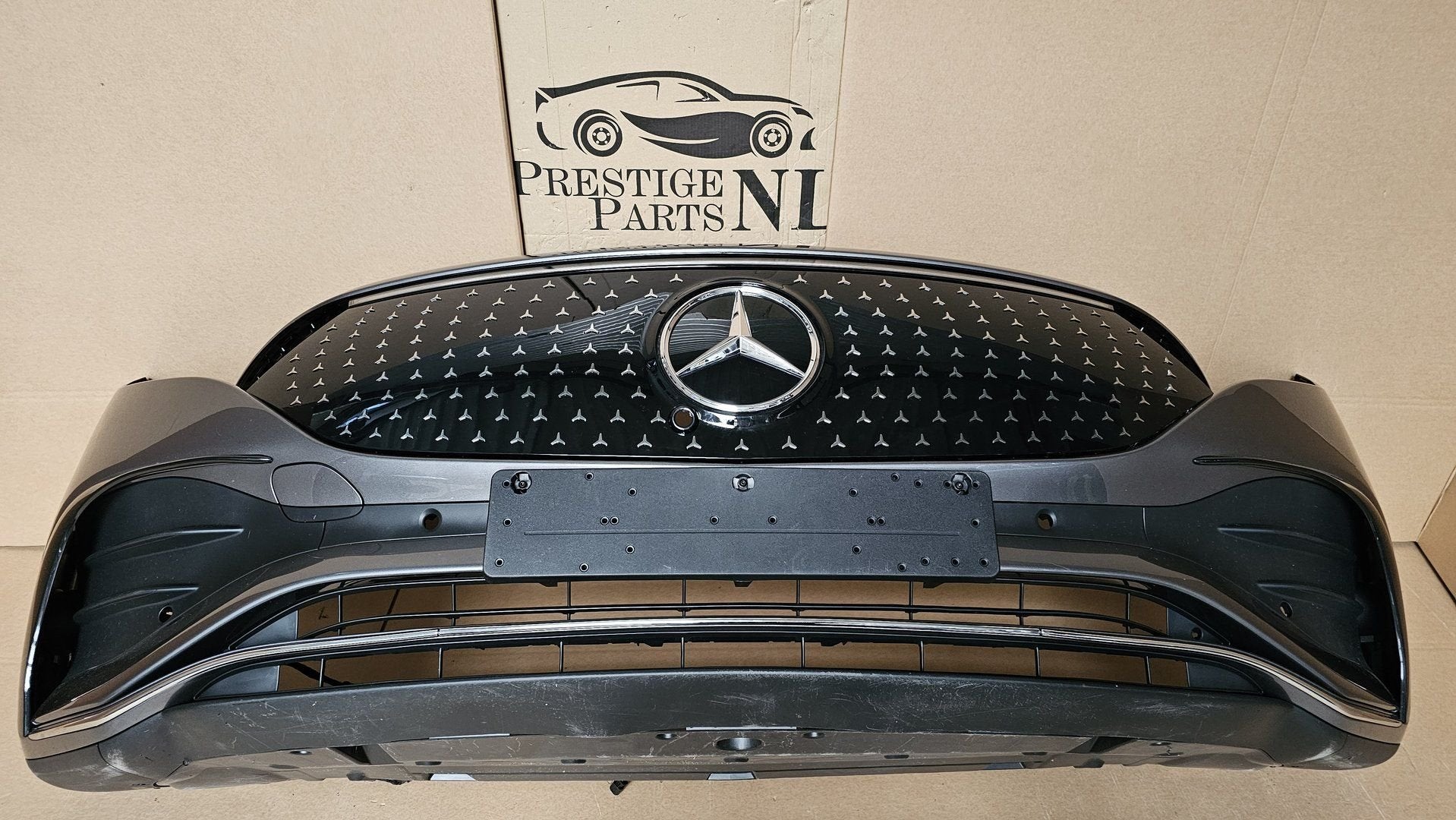 Voorbumper Mercedes EQA AMG H243 FACELIFT ORGINEEL COMPLEET, Gebruikt, -, Voor, Ophalen of Verzenden