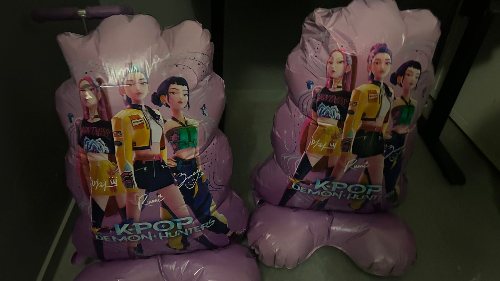 2x K-Pop Demon Hunters folieballonnen, Hobby en Vrije tijd, Feestartikelen, Ophalen, Zo goed als nieuw, Versiering, Verjaardag