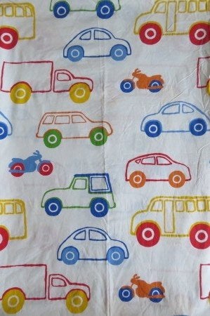 Vintage lap stof wit met auto's en motoren kinderstof, Wit, Ophalen of Verzenden, Zo goed als nieuw, 30 tot 120 cm