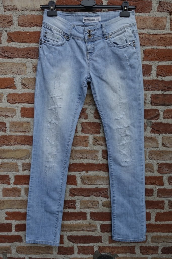 licht blauwe Monday jeans - spijkerbroek, valt als kleine 38, Monday Jeans, Blauw, Ophalen of Verzenden, Zo goed als nieuw
