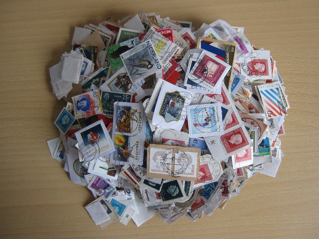 Nederland. Postzegels  270 gram op papier., Verzenden, Gestempeld