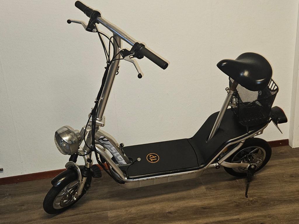 Tante Paula Ferdinand 2 elektrische step (accu defect), Fietsen en Brommers, Ophalen of Verzenden, Gebruikt, Elektrische step (E-scooter)