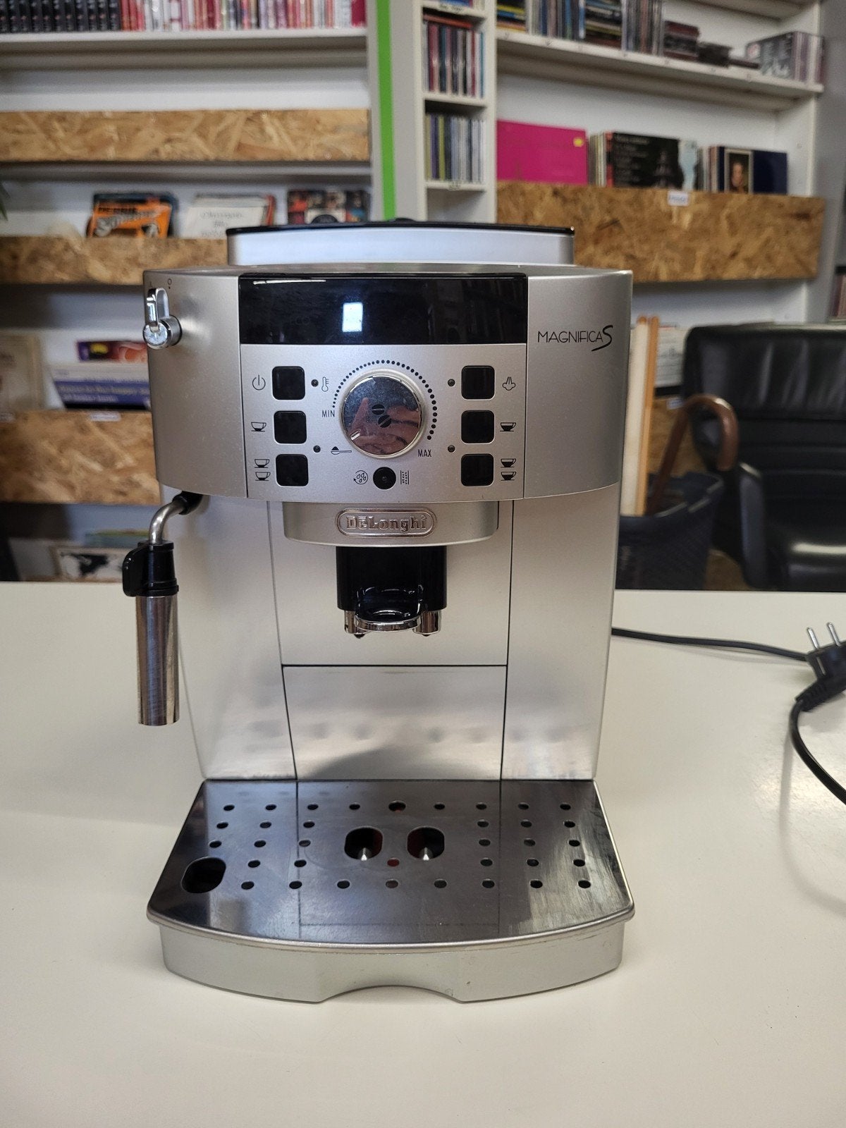 DēLonghi Magnifica S, Witgoed en Apparatuur, Koffiezetapparaten, Kringloop Laares, Koffiemachine, Ophalen of Verzenden, Minkmaatstraat 126