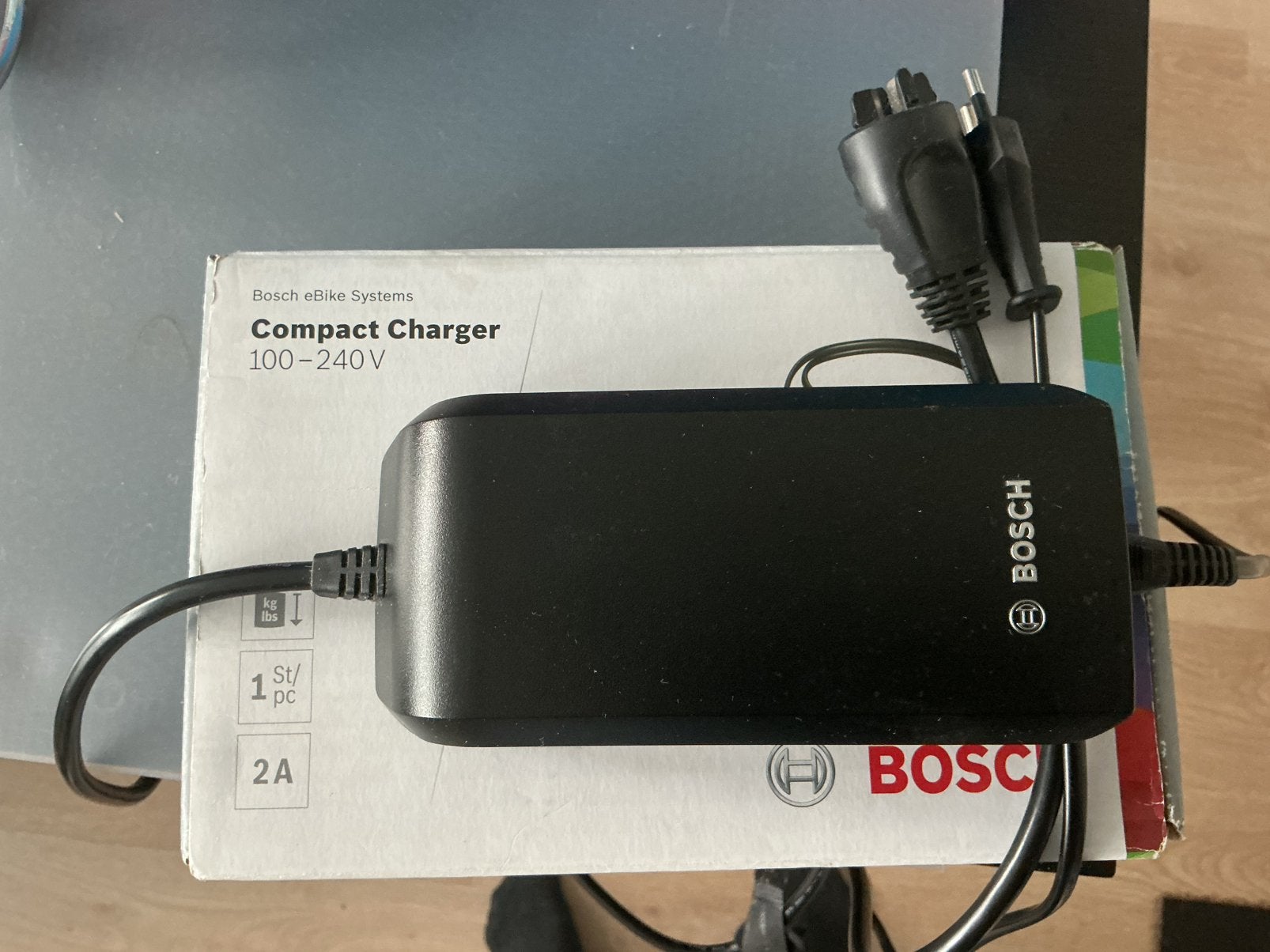 Bosch oplader gen2, Fietsen en Brommers, Fietsaccessoires | Fietsaccu's, Ophalen, Zo goed als nieuw