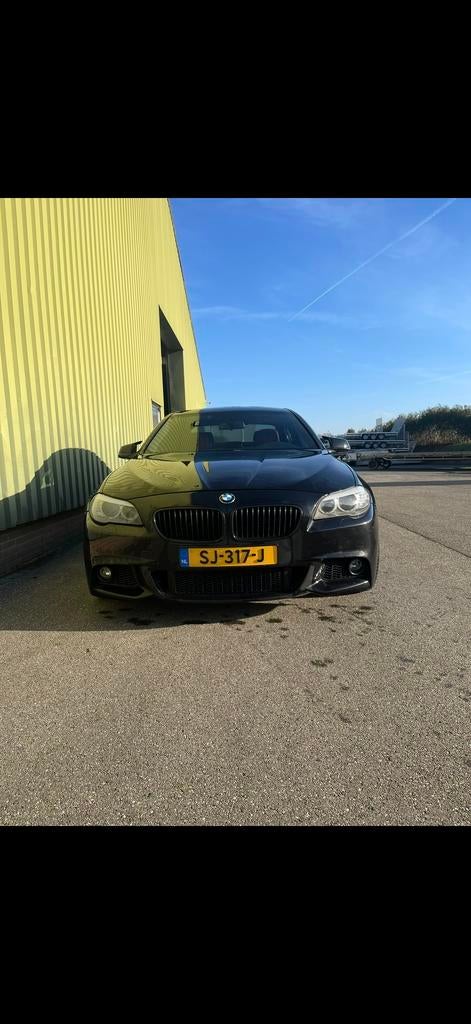 BMW 5-Serie 3.0 I 523 AUT 2010 Zwart, Auto's, Achterwielaandrijving, 2000 kg, Leder, Overige kleuren