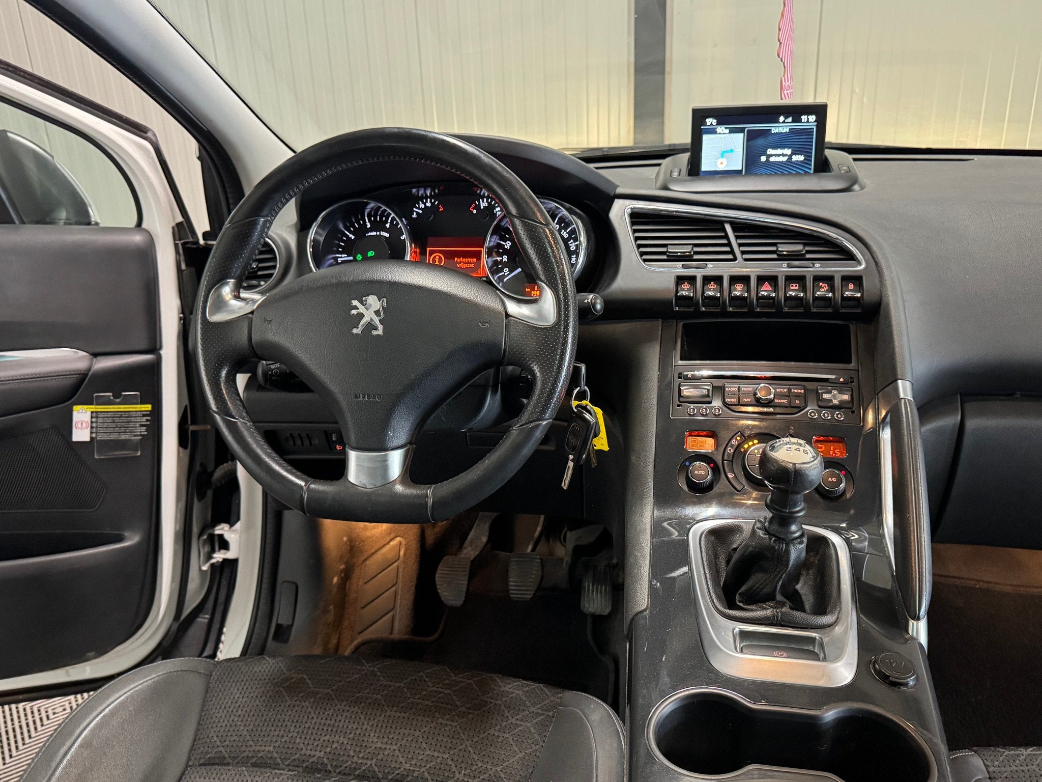 Peugeot 3008 1.2 PureTech | Allure | Pano | Navi | Trekhaak, Auto's, Voorwielaandrijving, Gebruikt, Euro 6, 1199 cc