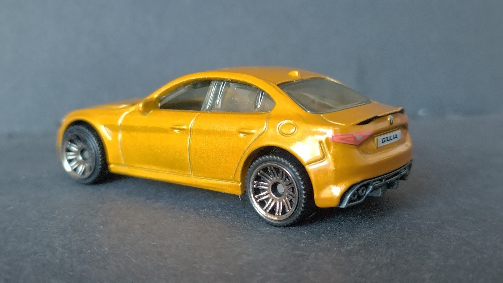 Alfa Romeo Giulia Gold 1:64 3inch Matchbox Pol, Auto, Verzenden, ., Nieuw