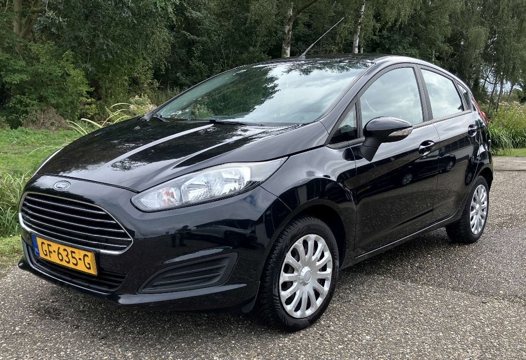 Zwarte Ford Fiësta 1.0 (5 deurs) uit 2015, zie foto's, Auto's, Stof, 40 €/maand, Euro 6, 525 kg