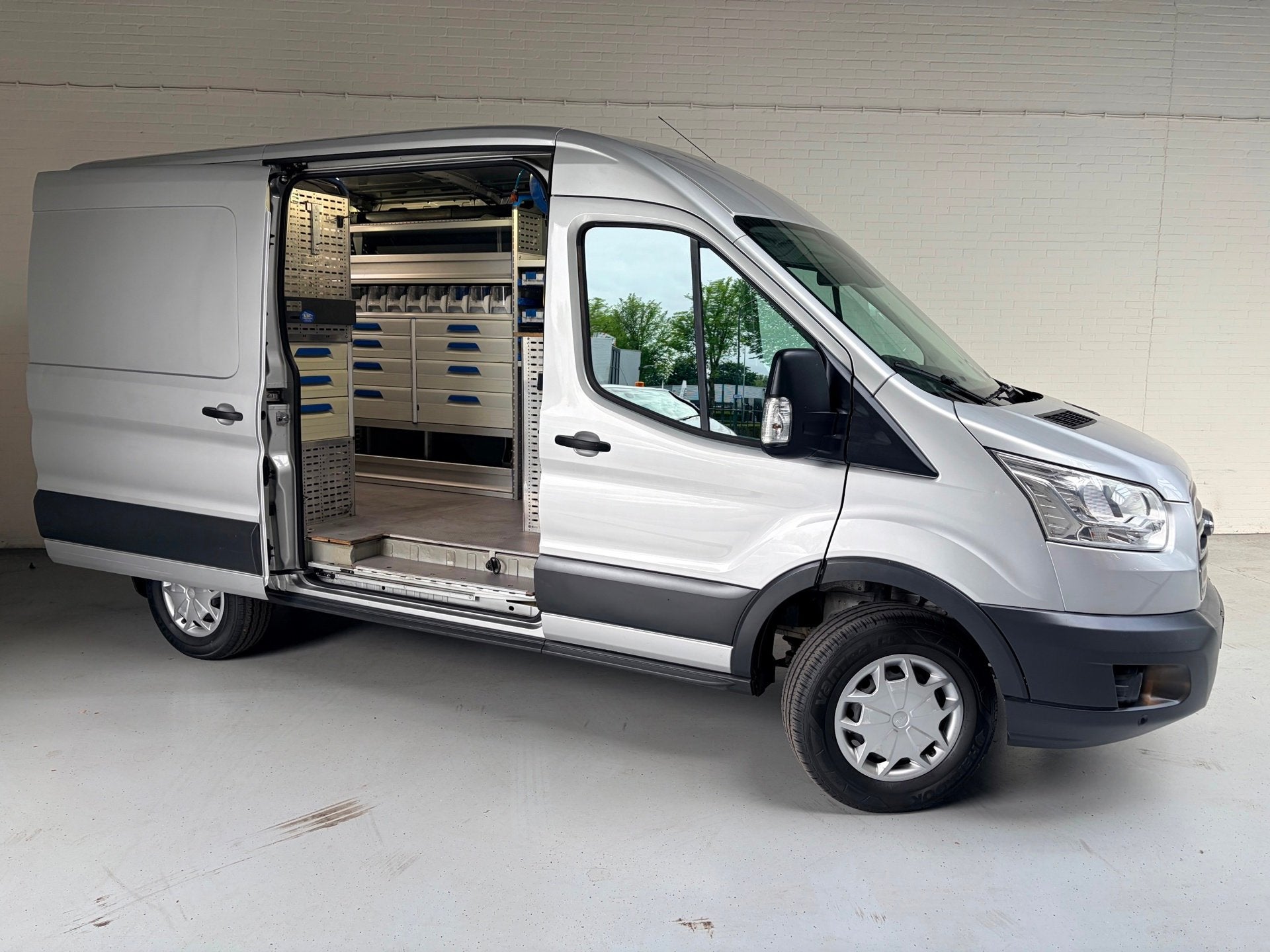 Ford Transit Servicewagen 350 2.0 TDCI 131PK euro6 L2H2 3Per, 4 cilinders, Met garantie (alle), 2800 kg, Bedrijf