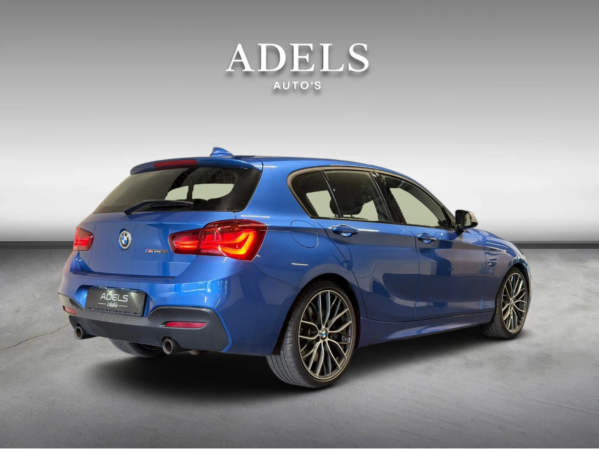 BMW 1 Serie M140i Special Edition Estoril Blauw Dealer Onder, Achterwielaandrijving, Gebruikt, Zwart, Blauw