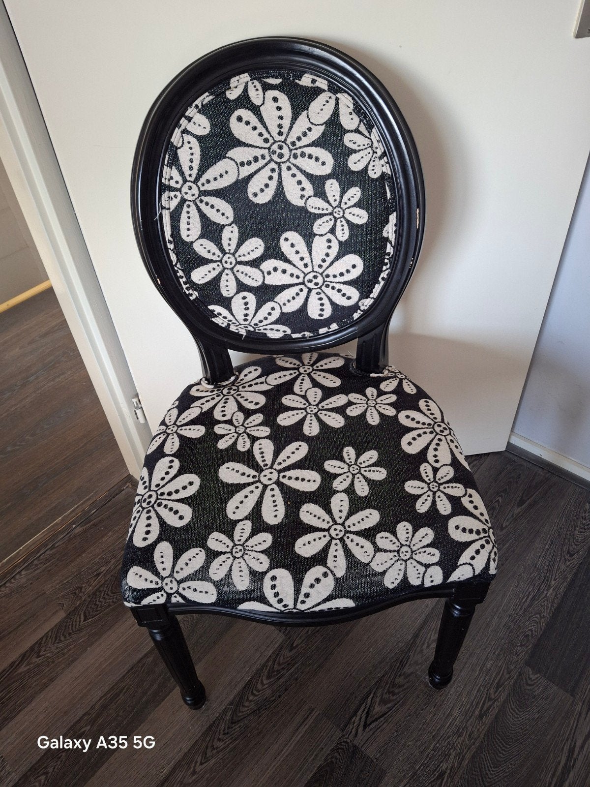 Elegante stoel met bloemenprint - Zwart/Wit, Ophalen of Verzenden