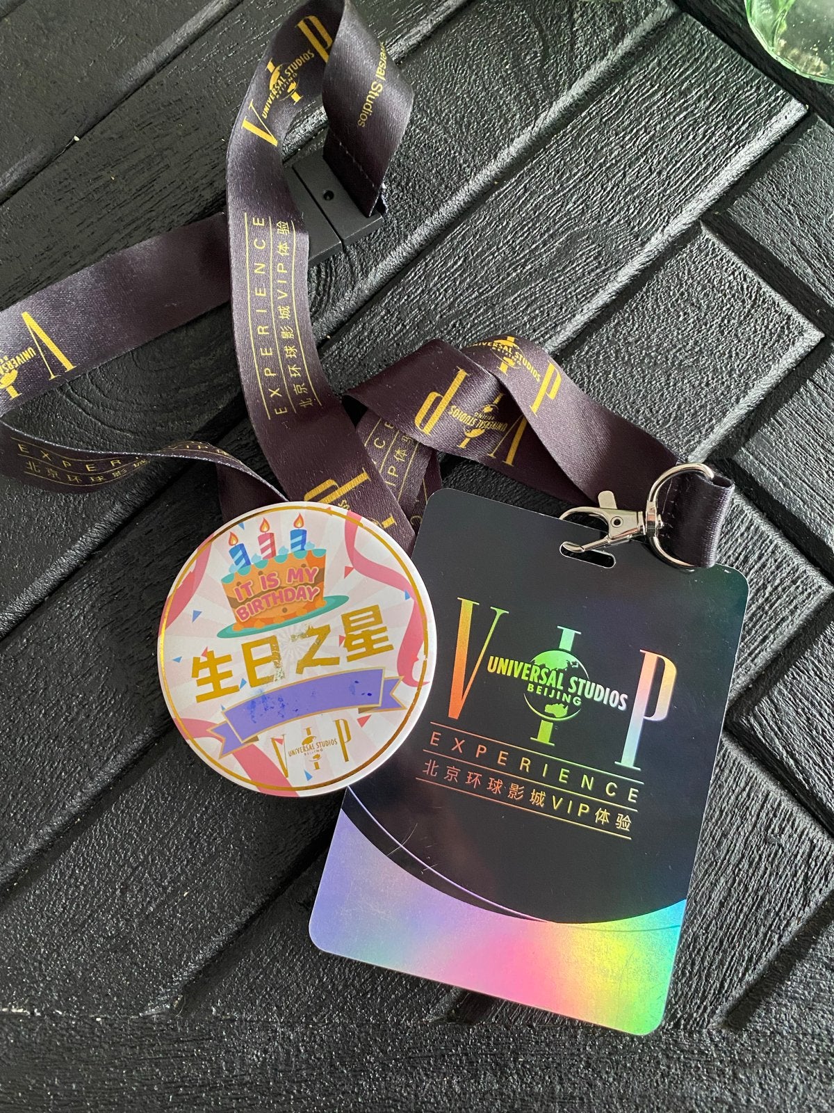 Universal Studios Beijing VIP Lanyard & Birthday Pin, Ophalen of Verzenden, Gebruikt
