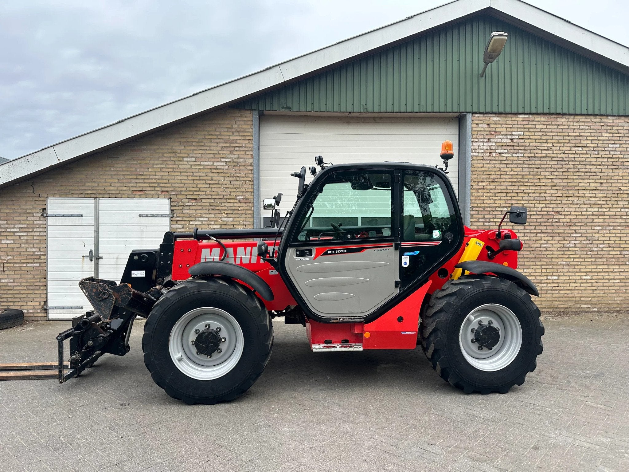Manitou MT1033 (bj 2019), Verreiker
