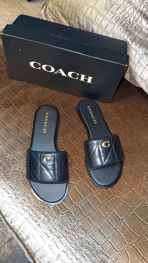 Coach Zwarte  Slippers Maat 36, Kleding | Dames, Schoenen, Ophalen of Verzenden, Nieuw, Zwart, Slippers