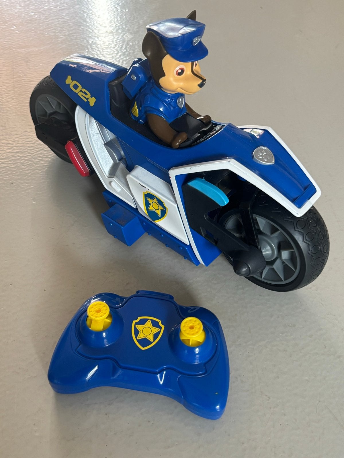 Paw Patrol afstandsbestuurbare motor - Chase, Ophalen, Gebruikt, Afstandsbediening