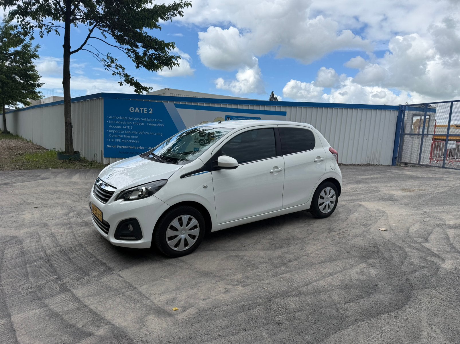Peugeot 108 1.0 12V E-vti 51KW 5DR 2015 Wit, Voorwielaandrijving, Stof, 4 stoelen, Wit