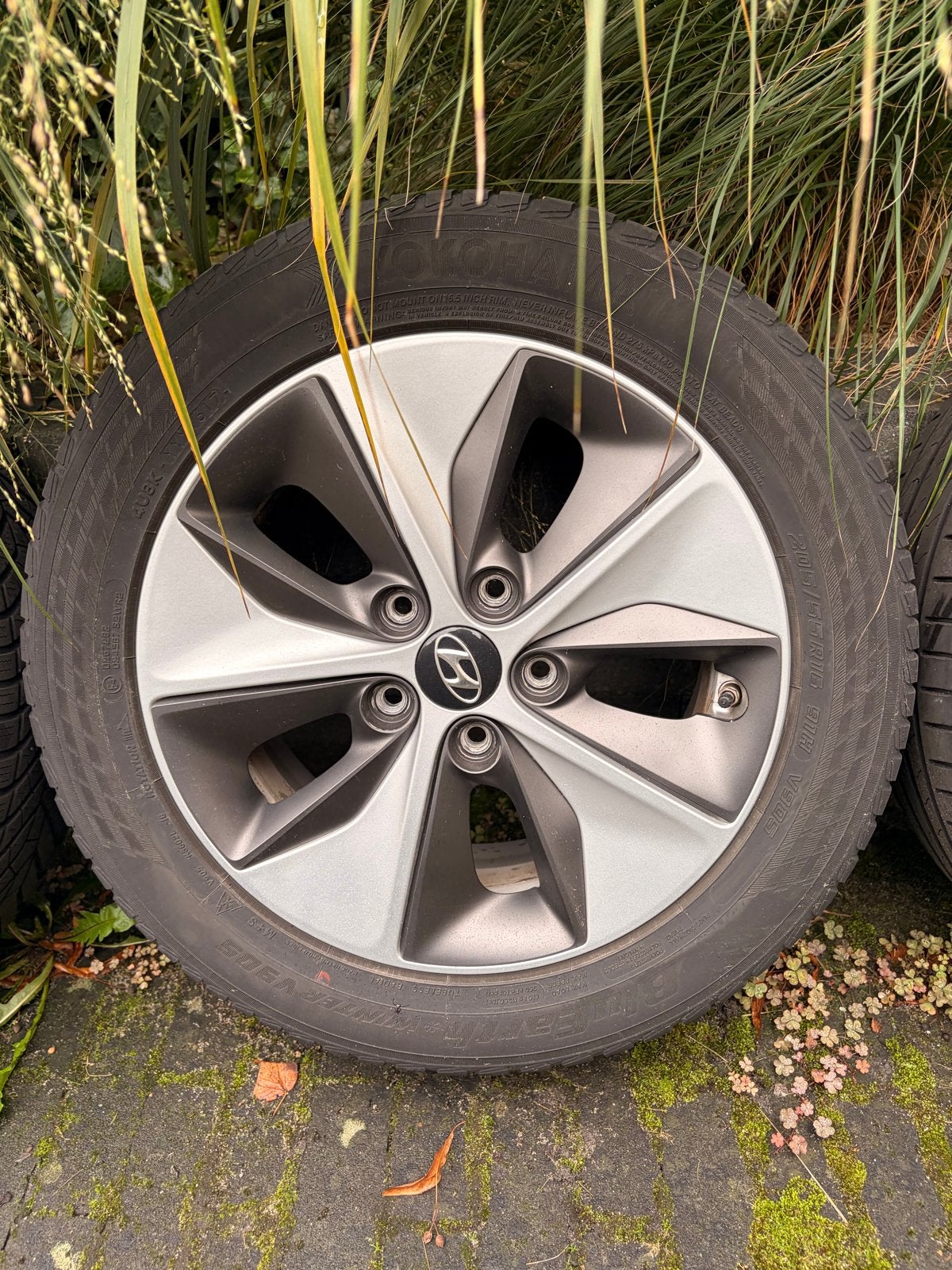 Originele 16 inch Hyundai Lichtmetalen Velgenset incl banden, Auto-onderdelen, Ophalen, Gebruikt, Velg(en), 16 inch