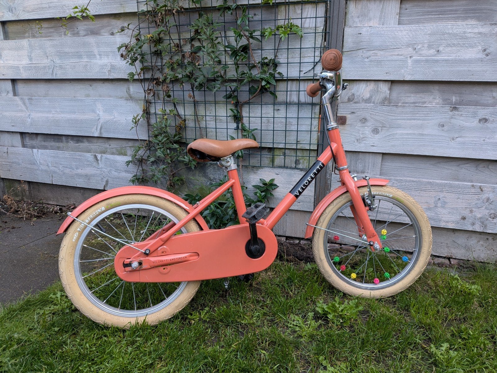 Veloretti kinderfiets Blazing Salmon 16 inch, Ophalen, Terugtraprem, Veloretti, 16 tot 20 inch