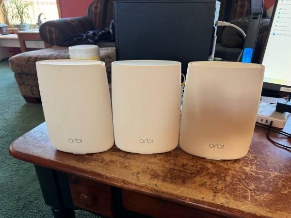 Netgear Orbi AC3000 Mesh WiFi Systeem (RBR50 + 2x RBS50), Computers en Software, Routers en Modems, Ophalen of Verzenden, Gebruikt