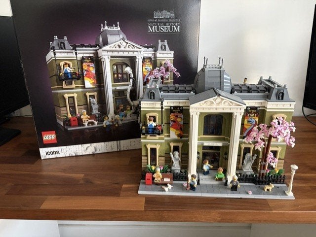 LEGO Icons Natuurhistorisch Museum (10326), Ophalen, Inclusief instructies, Lego, Zo goed als nieuw