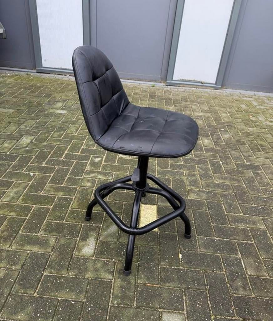HBM Industriële Werk kruk - Zwart, Ophalen of Verzenden, In hoogte verstelbaar, Gebruikt, Staal