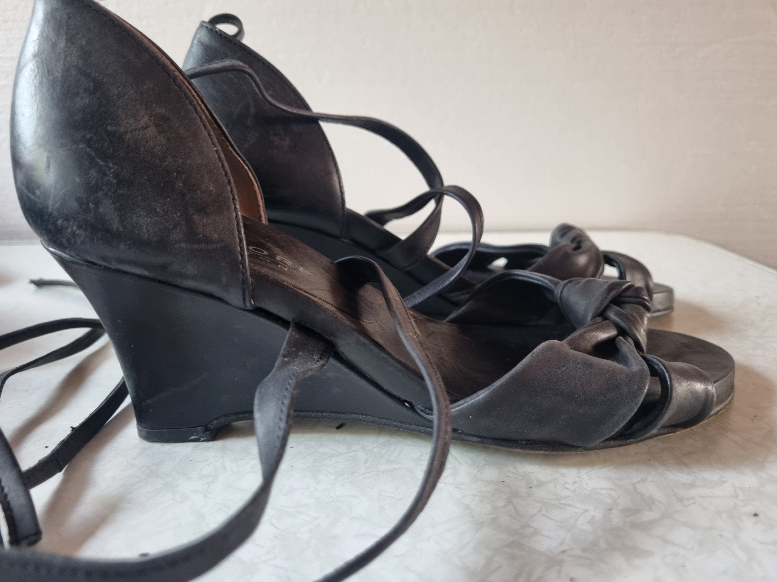 Zwarte leren sleehak sandalen van de Bijenkorf, Kleding | Dames, Schoenen, Ophalen, Zwart, Bijenkorf Collection, Sandalen of Muiltjes