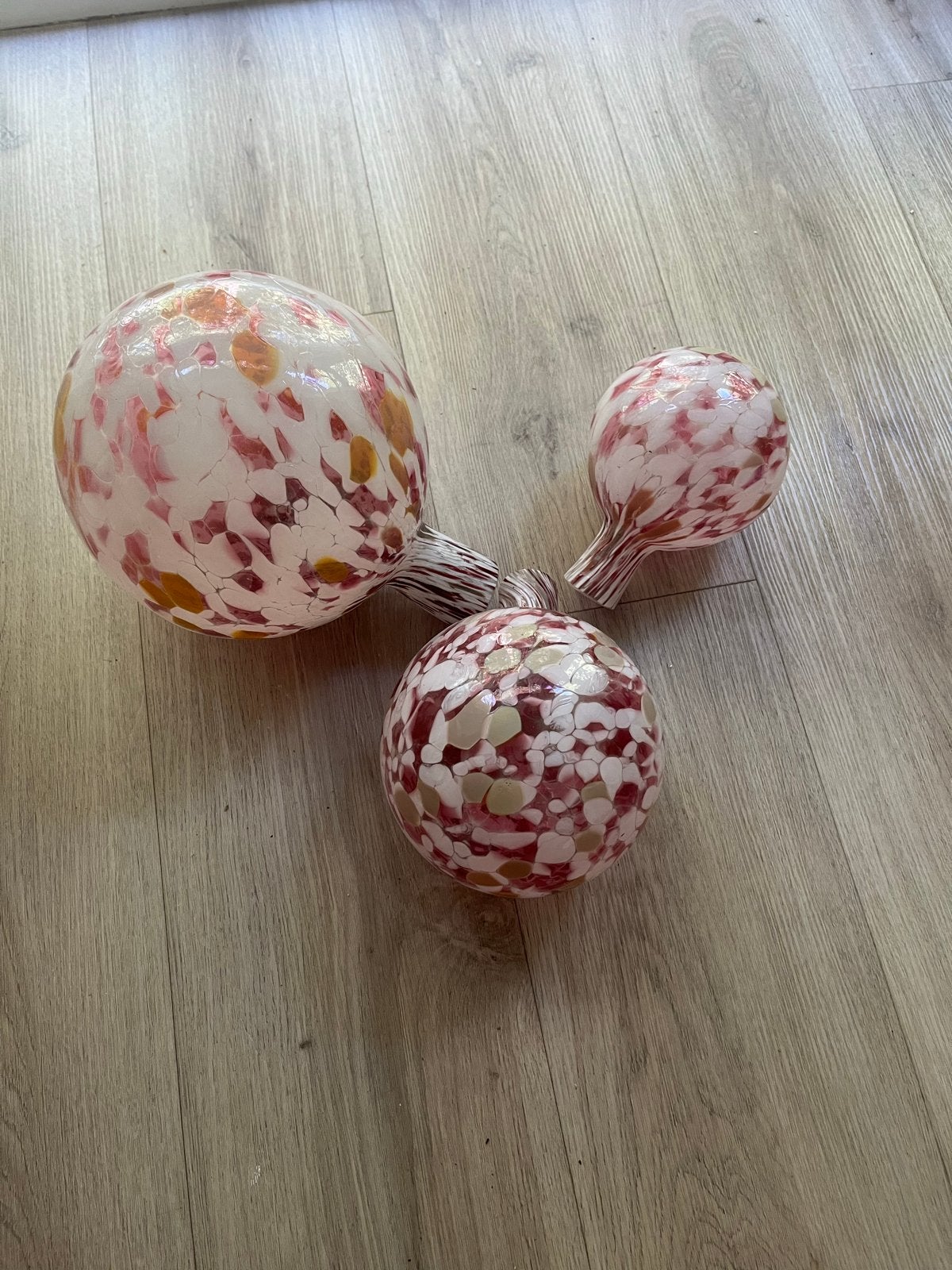 Unieke geblazen glazen bollen, Ophalen