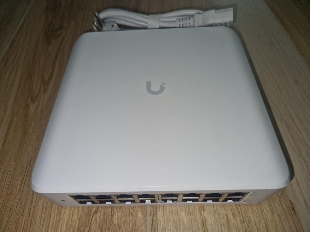 Unifi switch 16 lite, Computers en Software, Netwerk switches, Ophalen of Verzenden, Zo goed als nieuw