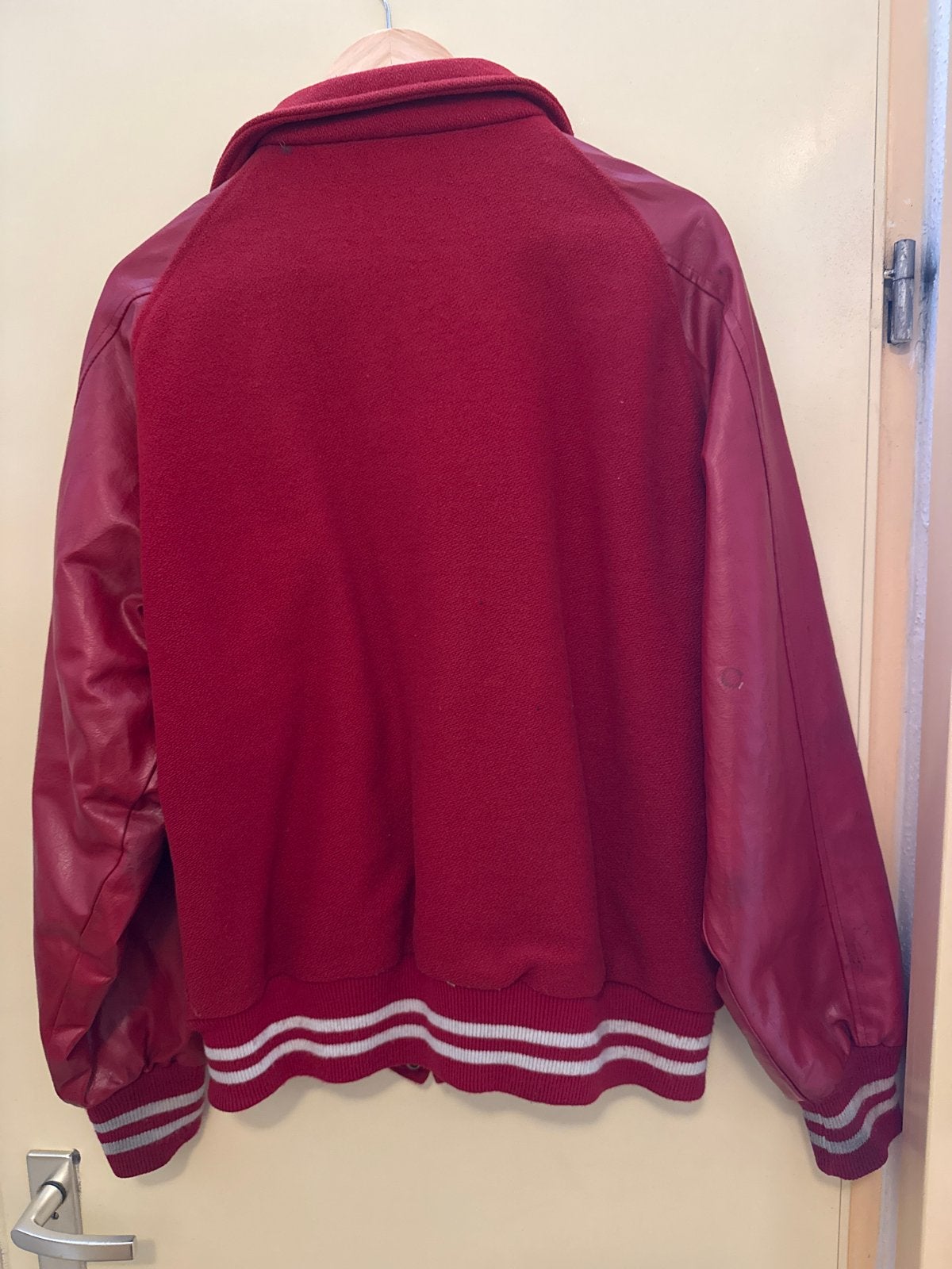 Vintage Varsity Jacket Rood met Leren Mouwen - Maat L, Ophalen of Verzenden, Gedragen, Maat 52/54 (L), Rood