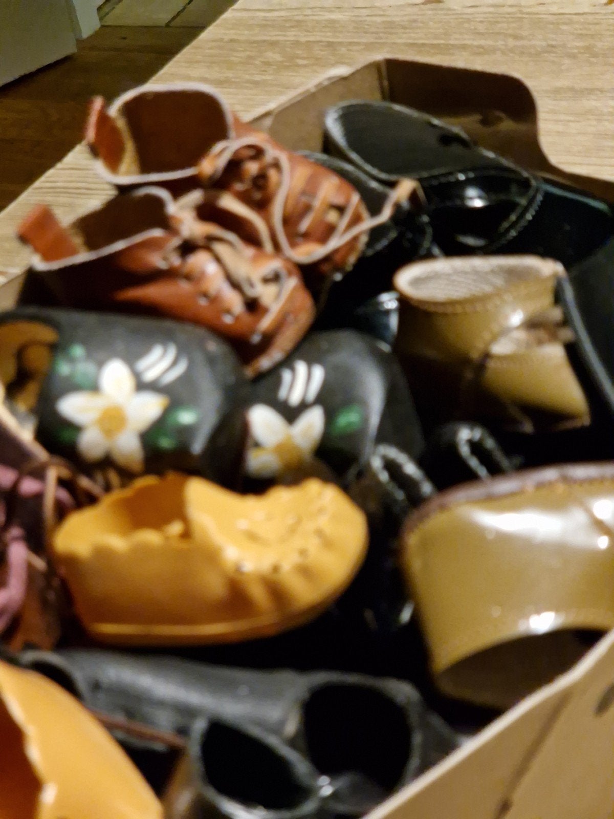 17 paar diverse poppenschoentjes, handgemaakt en uniek, Ophalen of Verzenden, Nieuw, Babypop