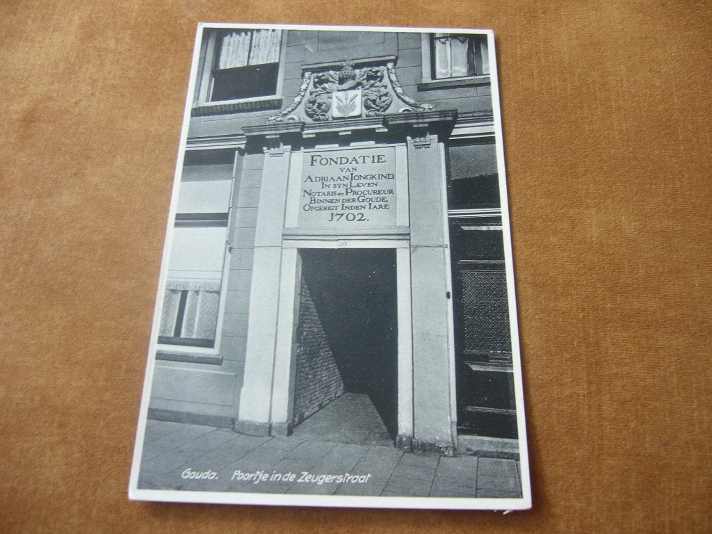 GOUDA  =  POORTJE IN DE ZEUGERSTRAAT, Ophalen of Verzenden, 1920 tot 1940, Ongelopen, Zuid-Holland