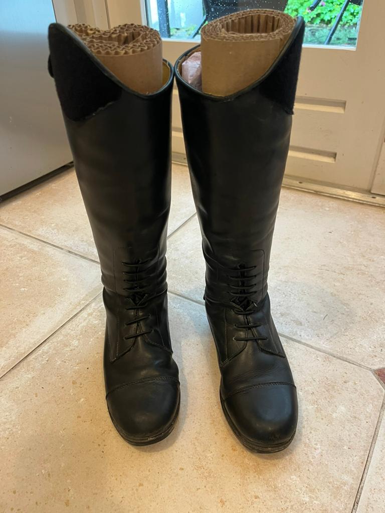 QHP zwartlederen paardrijlaarzen Romy Junior maat 35N, Ophalen of Verzenden, Dressuur, Schoeisel