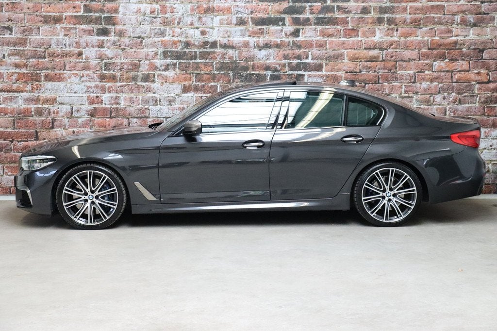 BMW 5 Serie Sedan M550i xDrive High Executive M Sport Pakket, Auto's, BMW, Automaat, 2000 kg, 4395 cc, Vierwielaandrijving