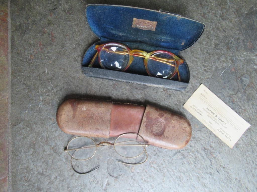 ANTIEKE BRILLEN 2 stuks in Brillenkoker samen € 75, Ophalen of Verzenden