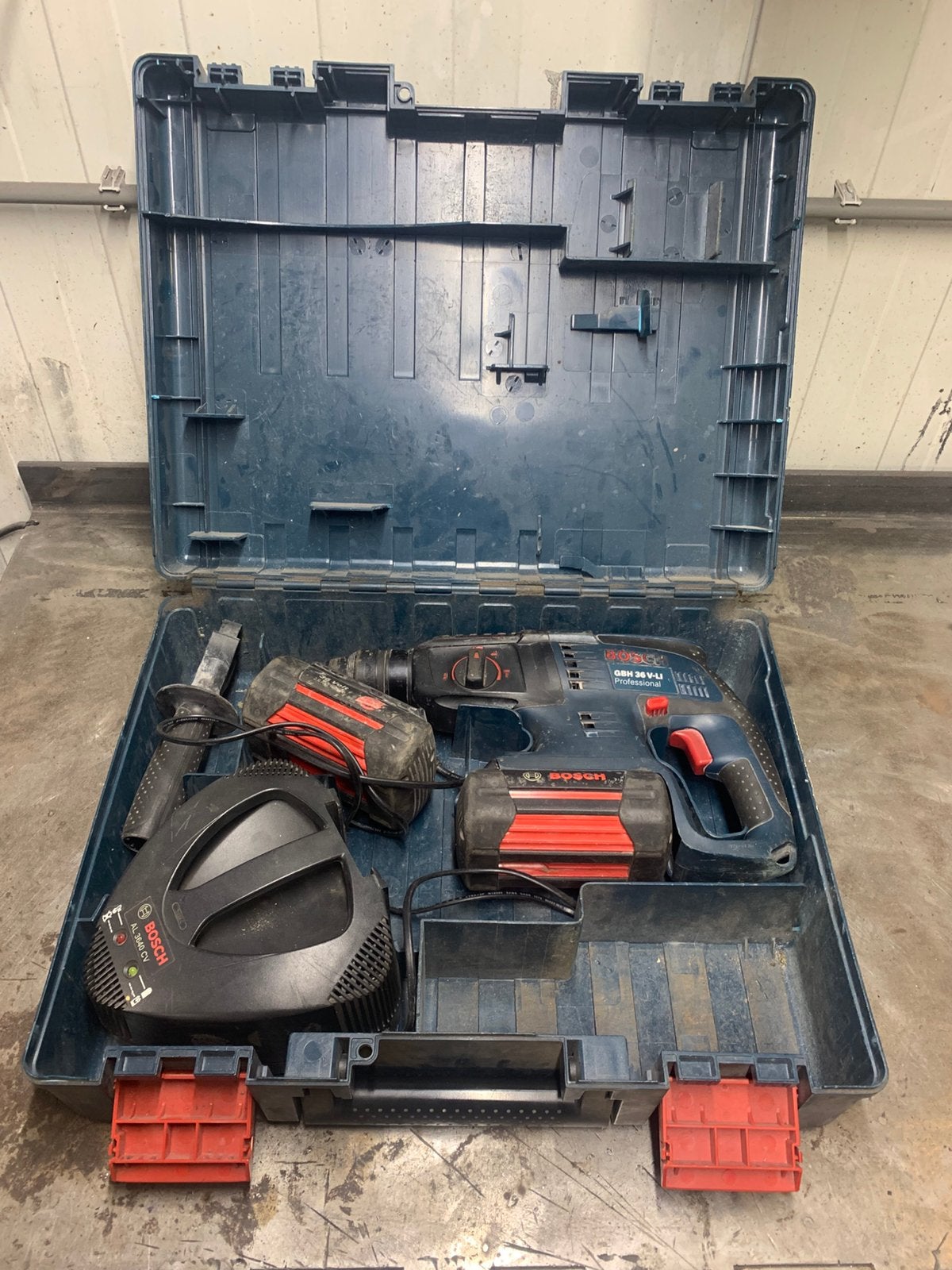 BOSCH Blauw Boorhamer accu 36V opknapper, Ophalen of Verzenden, Gebruikt, Boor- en/of Breekhamer