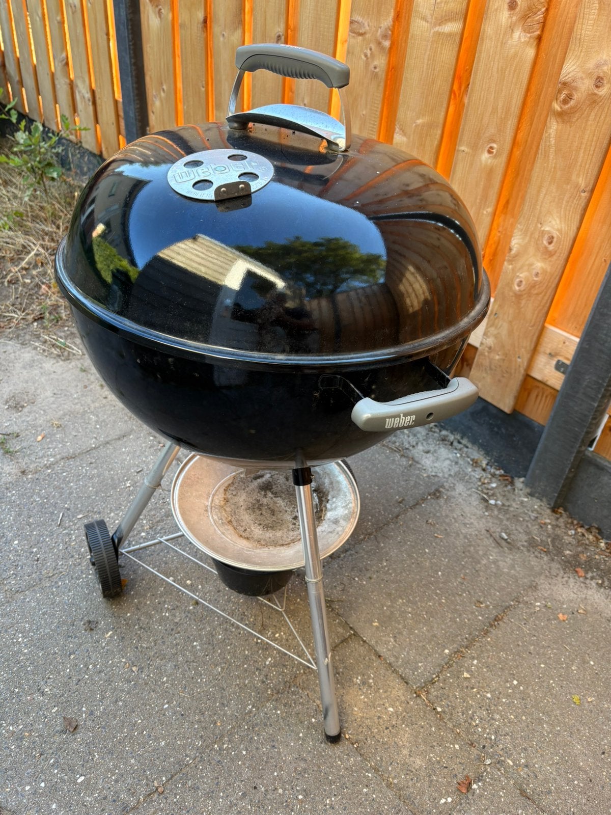 Weber Kettle Barbecue 57 cm (incl. afdekhoes), Ophalen, Zo goed als nieuw