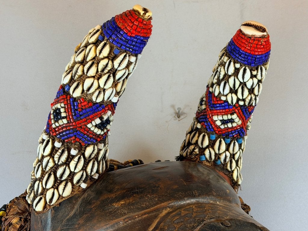 260607 Antique Afrikaans Ngeende Isheen Imalu Kuba masker, Ophalen of Verzenden