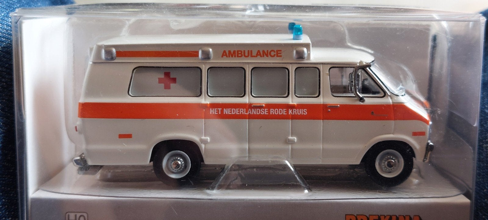 H0LK 0717 DODGE B 200 AMBULANCE 1/87, Ophalen of Verzenden, Nieuw, Auto, Brekina