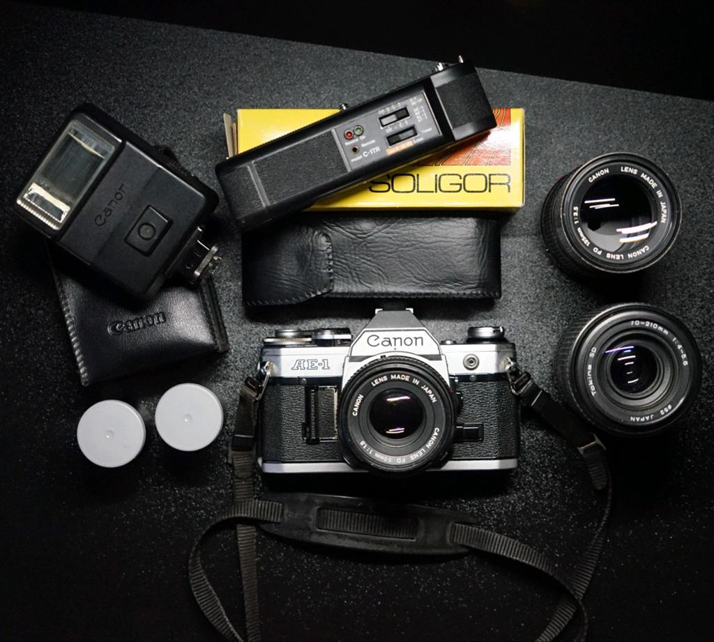 Canon AE-1 zilveren 35mm filmcamera overcompleet!, Audio, Tv en Foto, Fotocamera's Analoog, Ophalen of Verzenden, Zo goed als nieuw