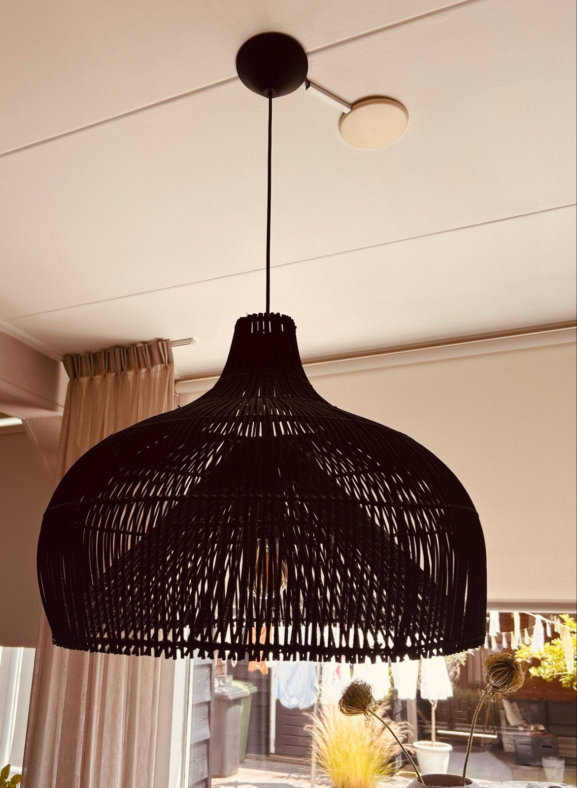 Zwarte rotan hanglamp - Handgemaakt design, Ophalen, Zo goed als nieuw, Natuurlijk materiaal, E27 (groot)
