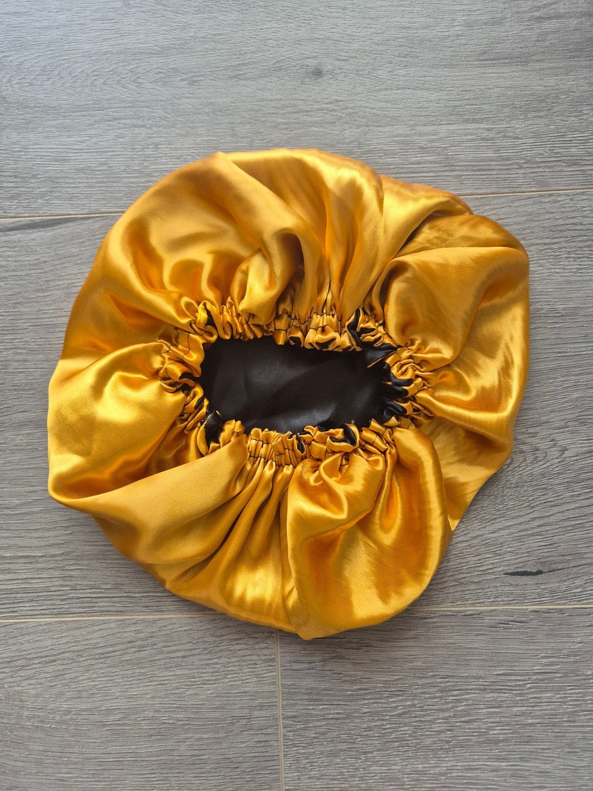 Satijnen Hair Bonnet / Slaapmuts Reversible (Zwart & Goud), Sieraden, Tassen en Uiterlijk, Uiterlijk | Haarverzorging, Nieuw, Overige typen